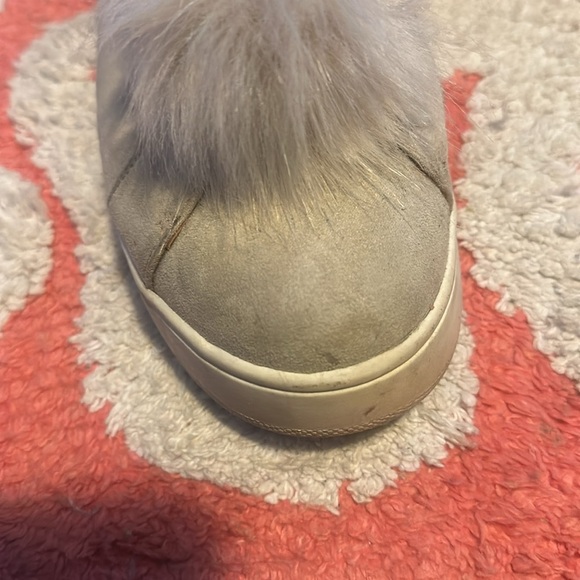 Steve Madden tan shoes with fur pom Pom - Picture 5 of 12